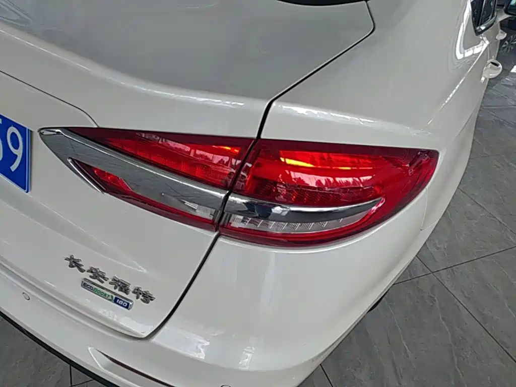 Ford Mondeo — миниатюра 8