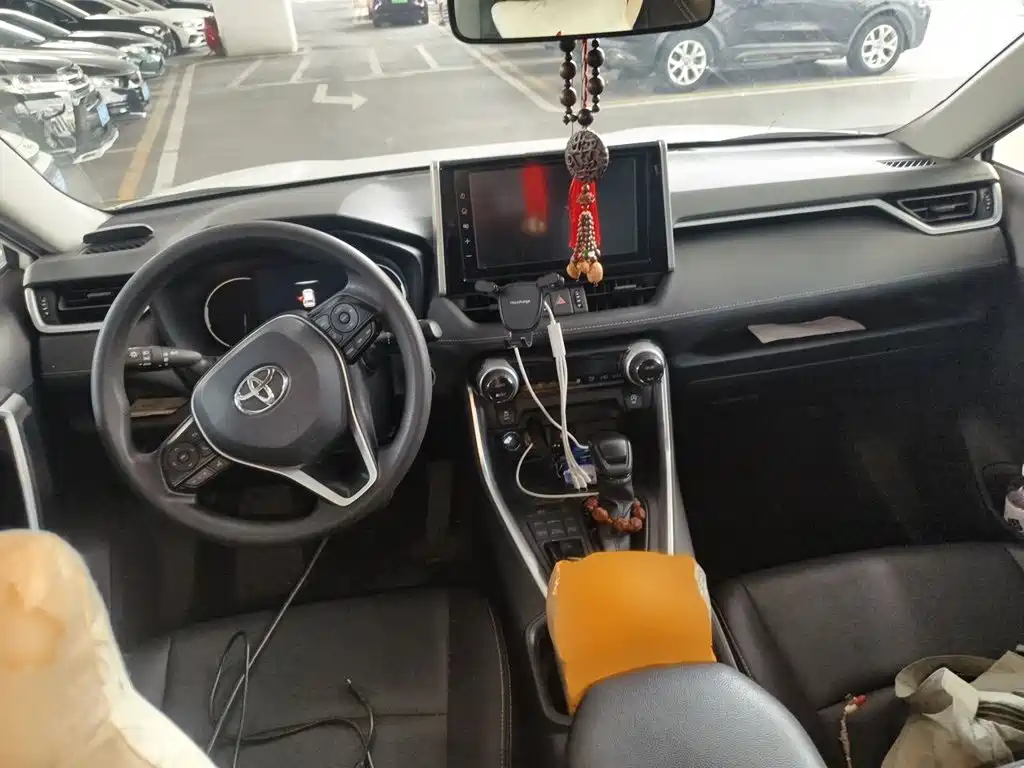 Toyota RAV4 — миниатюра 13