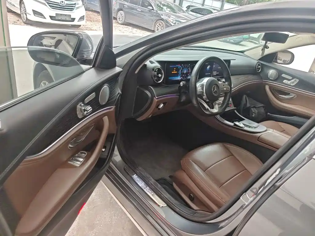 Mercedes-Benz E-Class — миниатюра 16