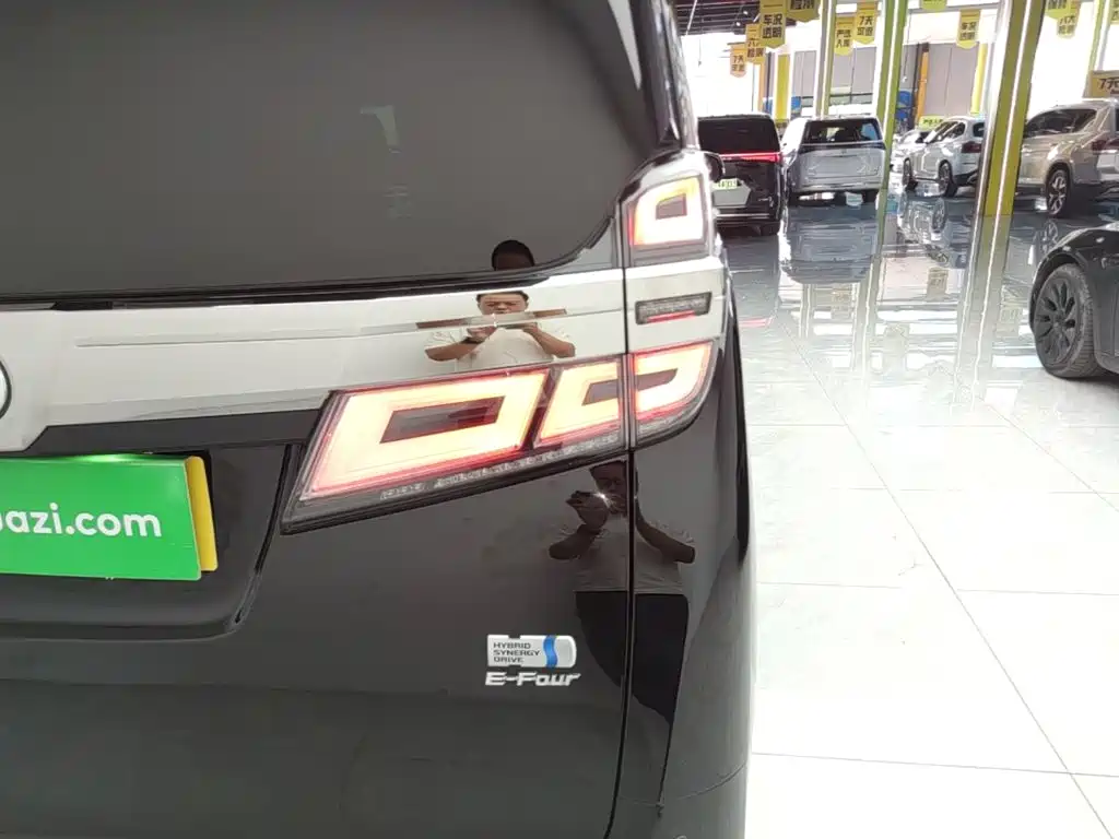 Toyota Vellfire — миниатюра 8