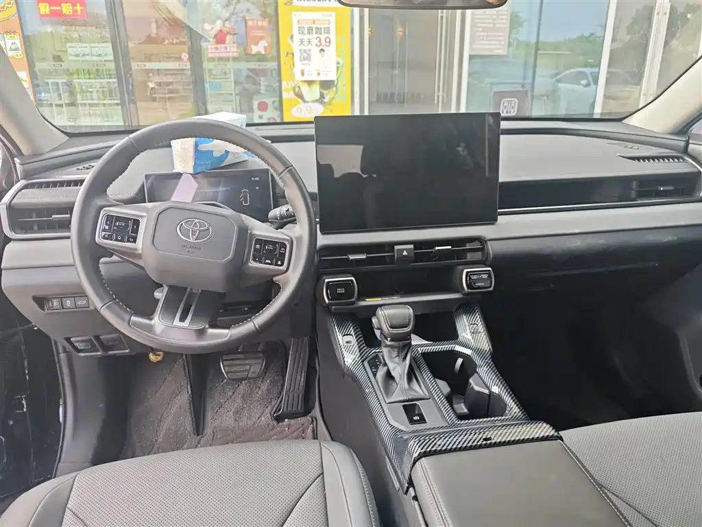 Toyota RAV4 — миниатюра 6