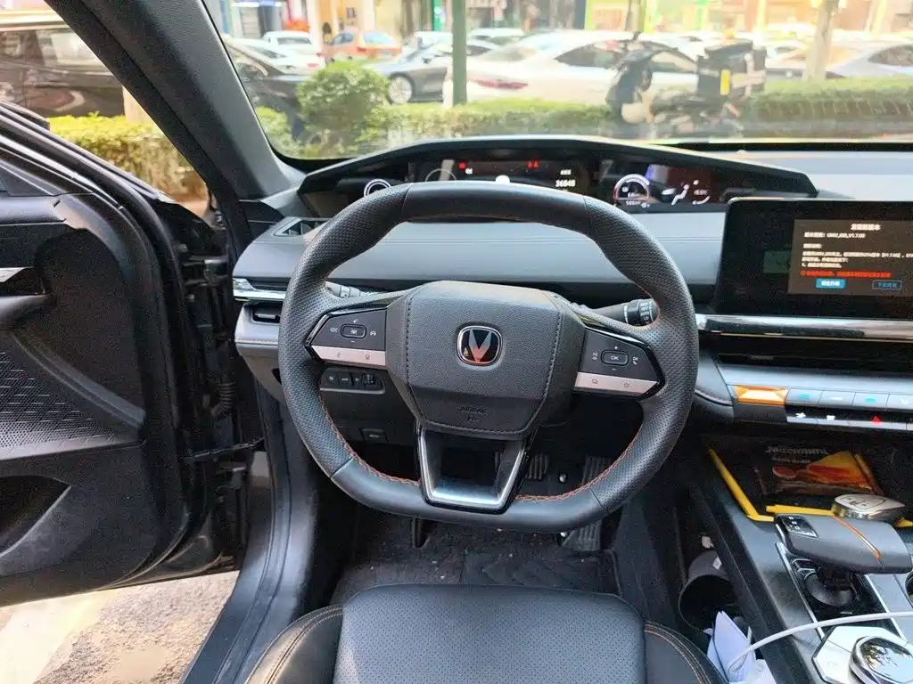 Changan UNI-V iDD — миниатюра 3