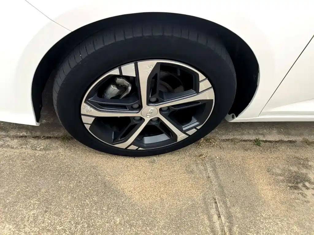 Geely Emgrand L — миниатюра 23