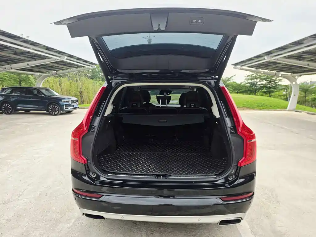 Volvo XC90 — миниатюра 9
