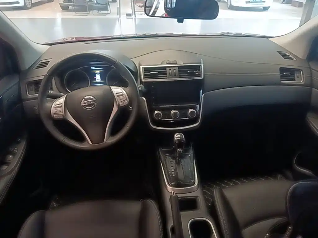 Nissan Tiida — миниатюра 10