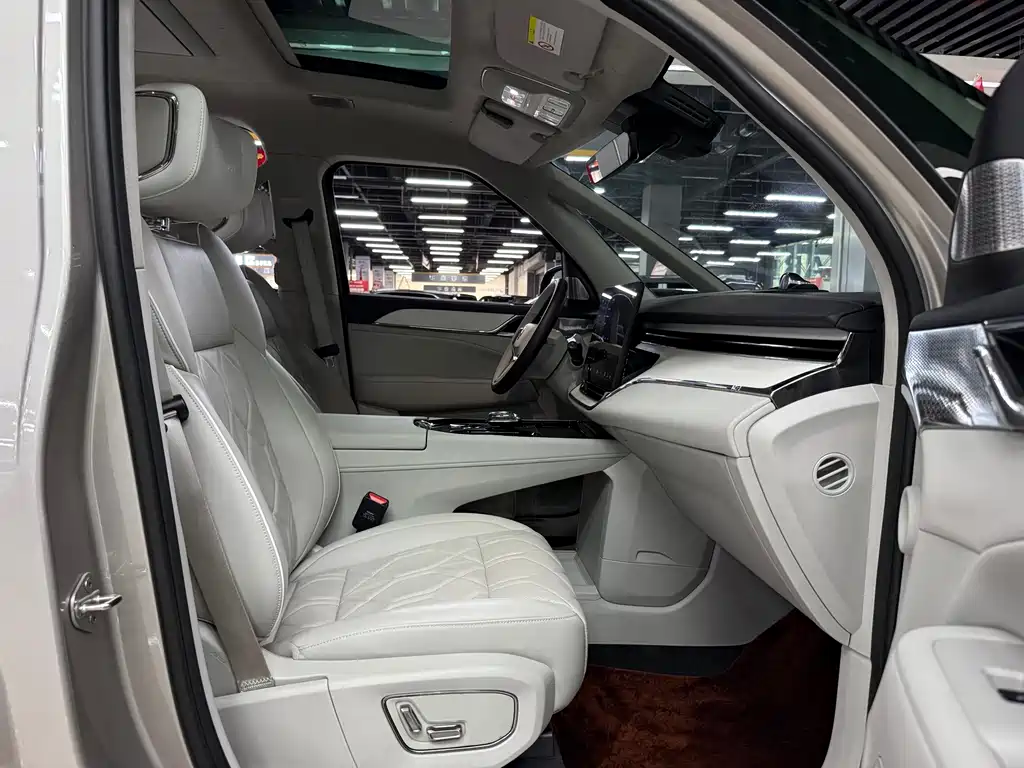 Volvo EM90 — миниатюра 18