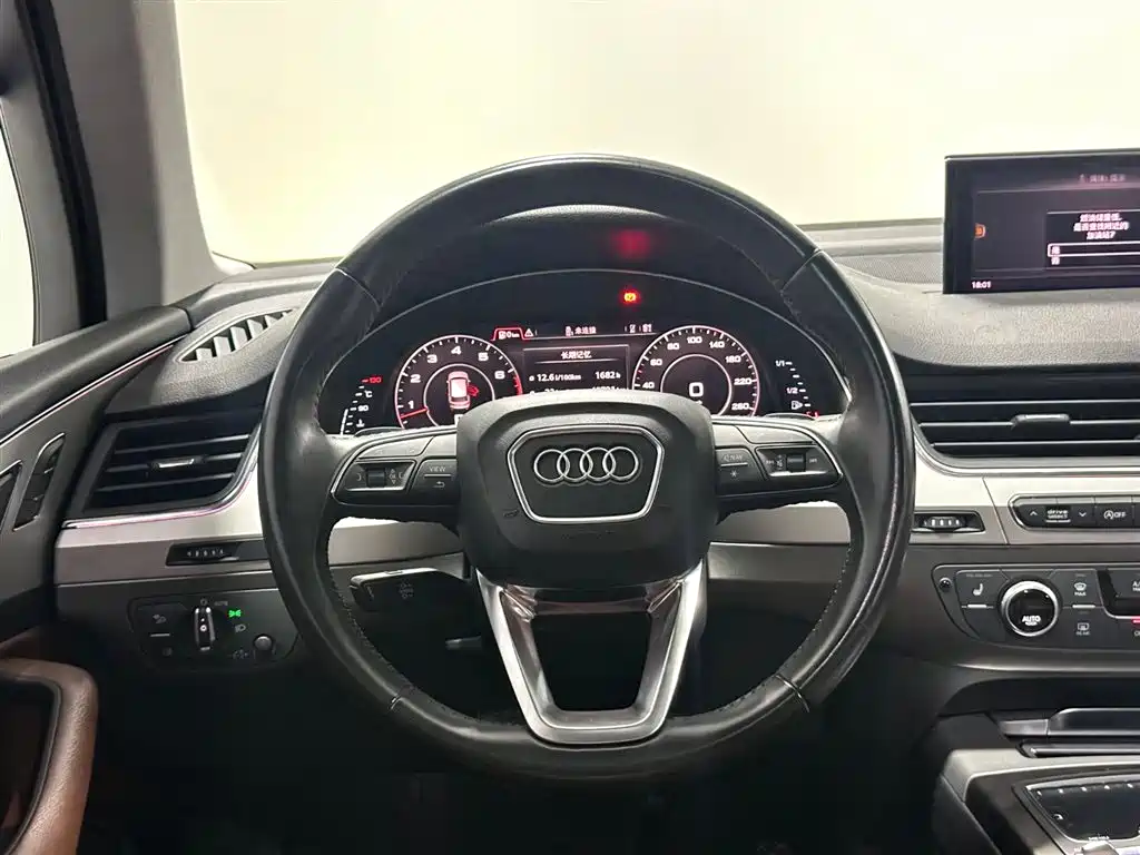 Audi Q7 — миниатюра 10
