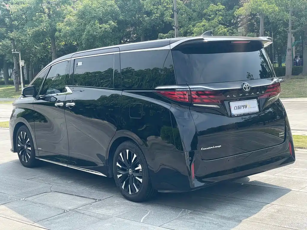 Toyota Alphard — миниатюра 18