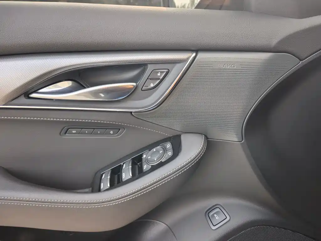 Cadillac CT5 — миниатюра 11