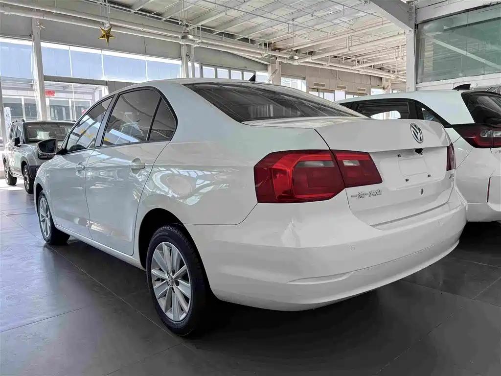 Volkswagen Jetta — миниатюра 4