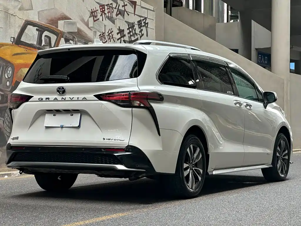 Toyota Granvia — миниатюра 5