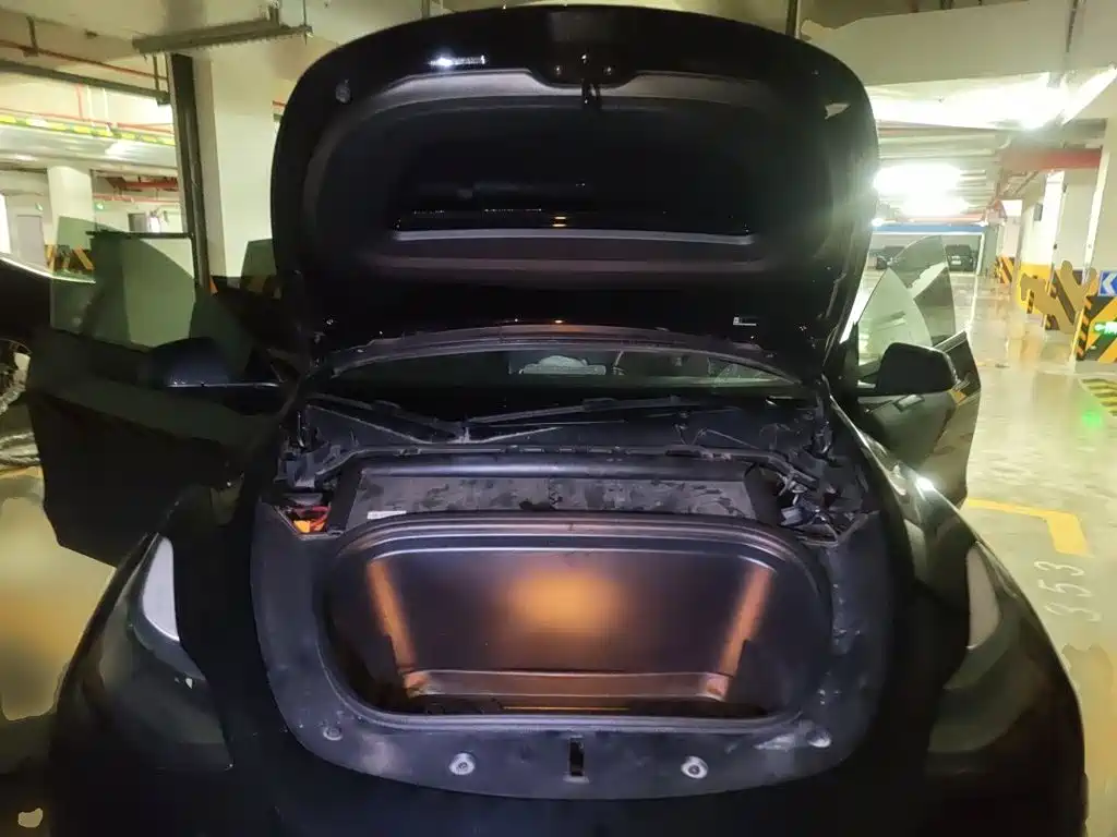 Tesla Model Y — миниатюра 11