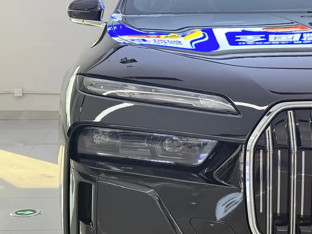 BMW 7 Series — миниатюра 4
