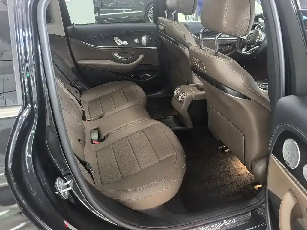 Mercedes-Benz E-Class — миниатюра 7