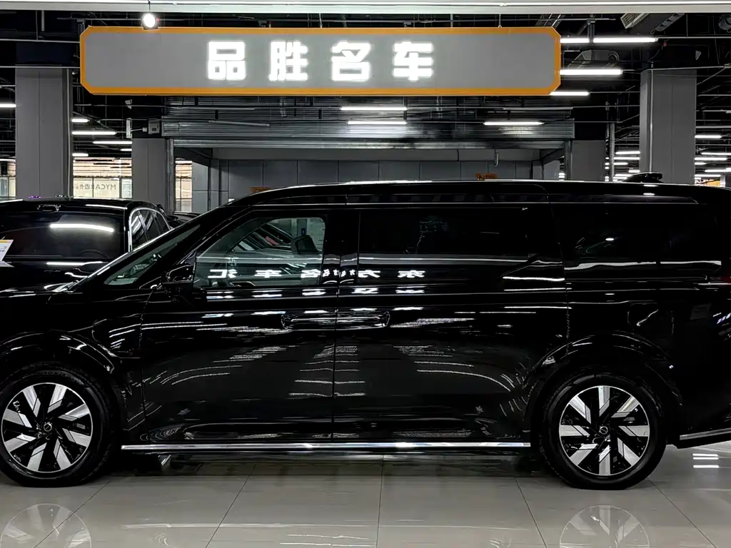 Volvo EM90 — миниатюра 4