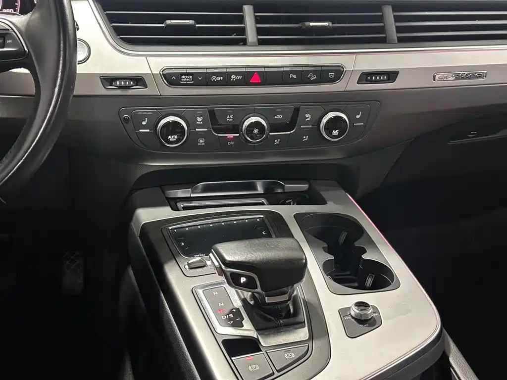 Audi Q7 — миниатюра 11