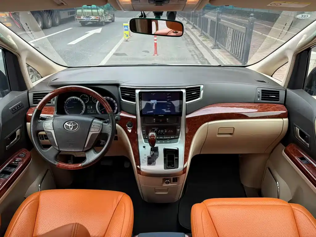 Toyota Alphard 2011 3.5L Luxury