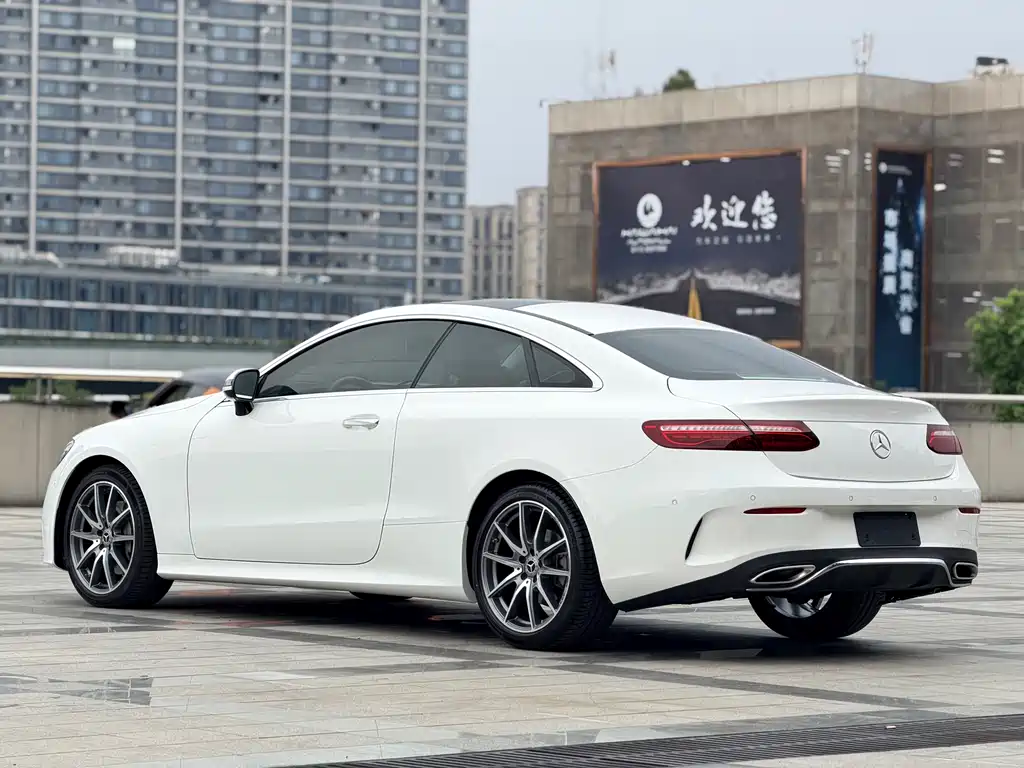 Mercedes-Benz E-Class (Import) — миниатюра 5