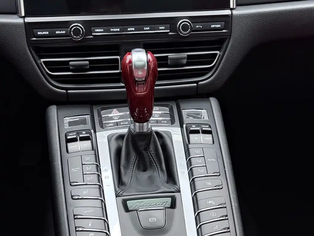 Porsche Macan — миниатюра 24