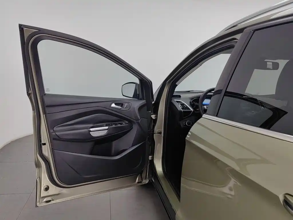 Ford Kuga — миниатюра 8