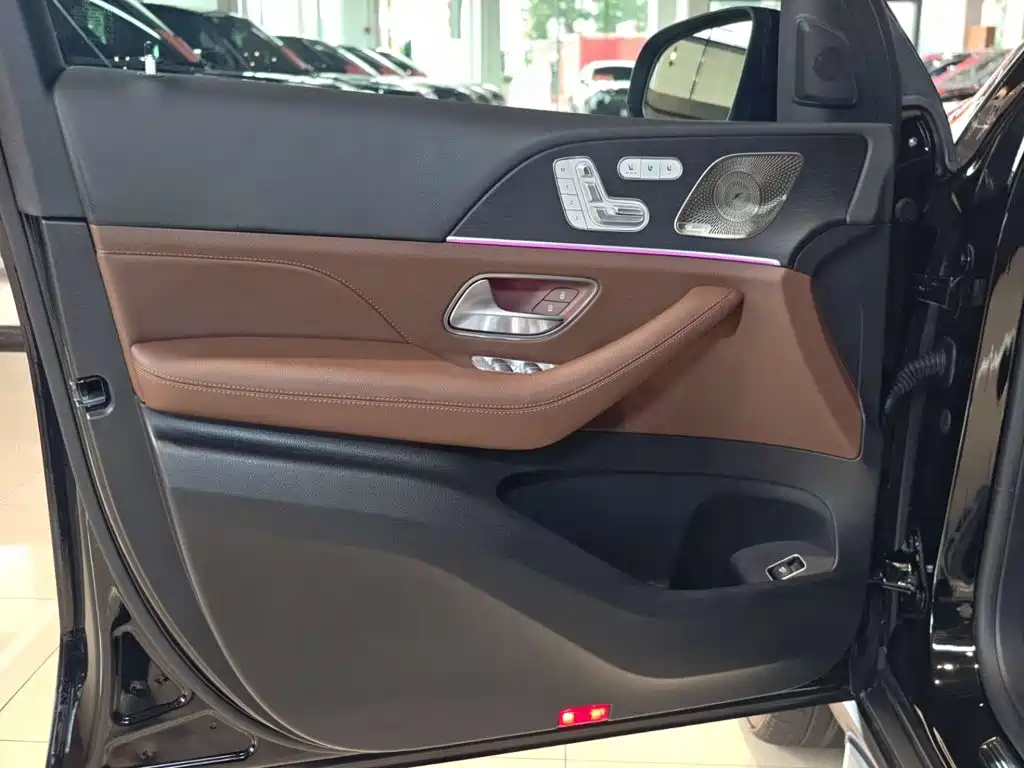 Mercedes-Benz GLE (Import) — миниатюра 13