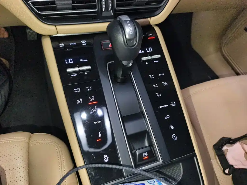 Porsche Macan — миниатюра 10