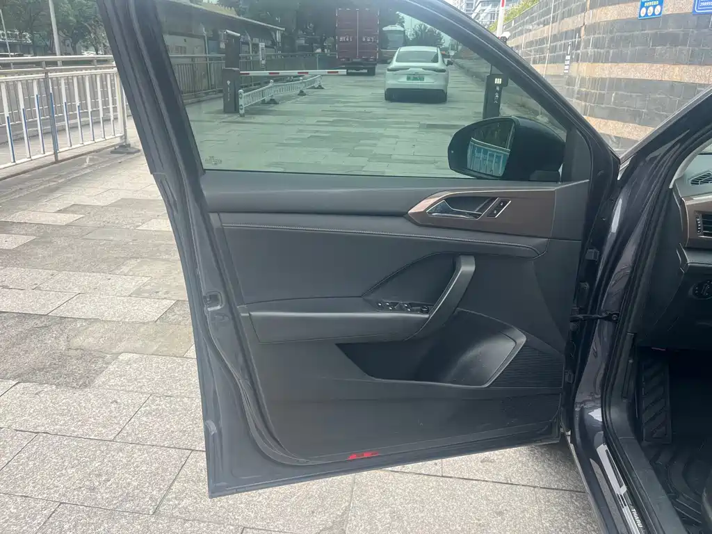 Volkswagen Tharu — миниатюра 9