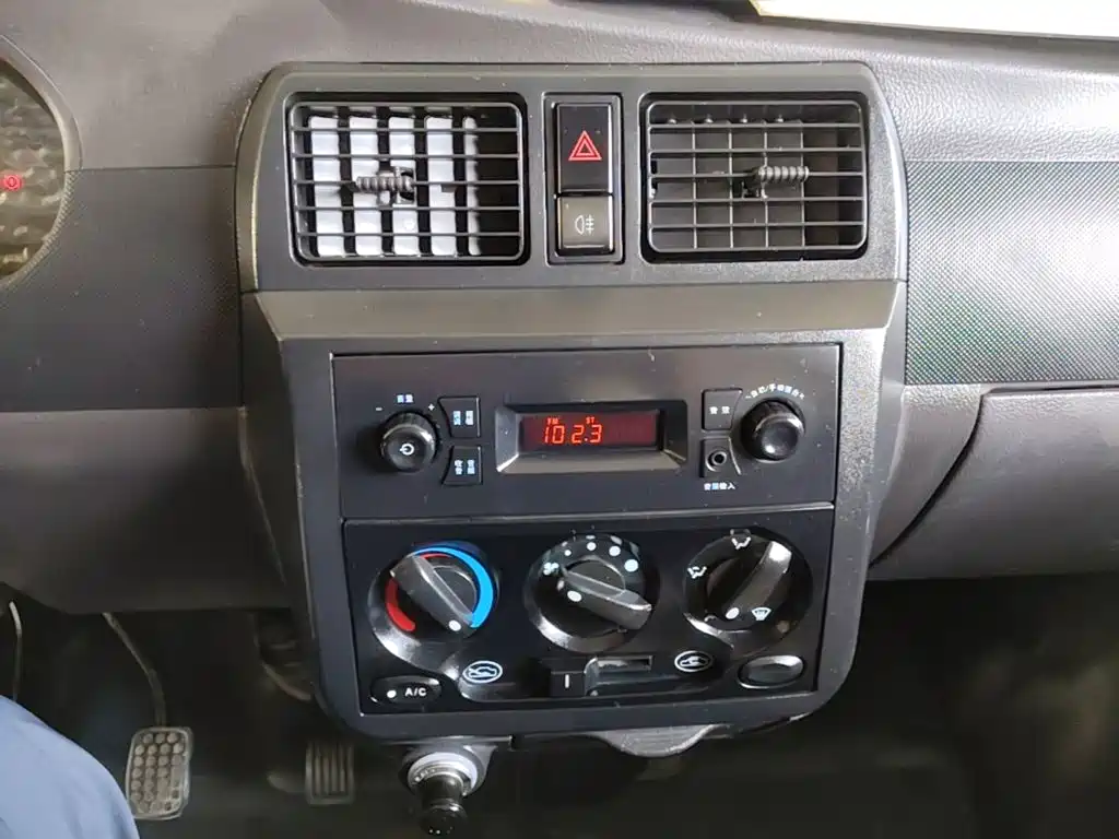 Wuling Rongguang Mini Truck — миниатюра 13