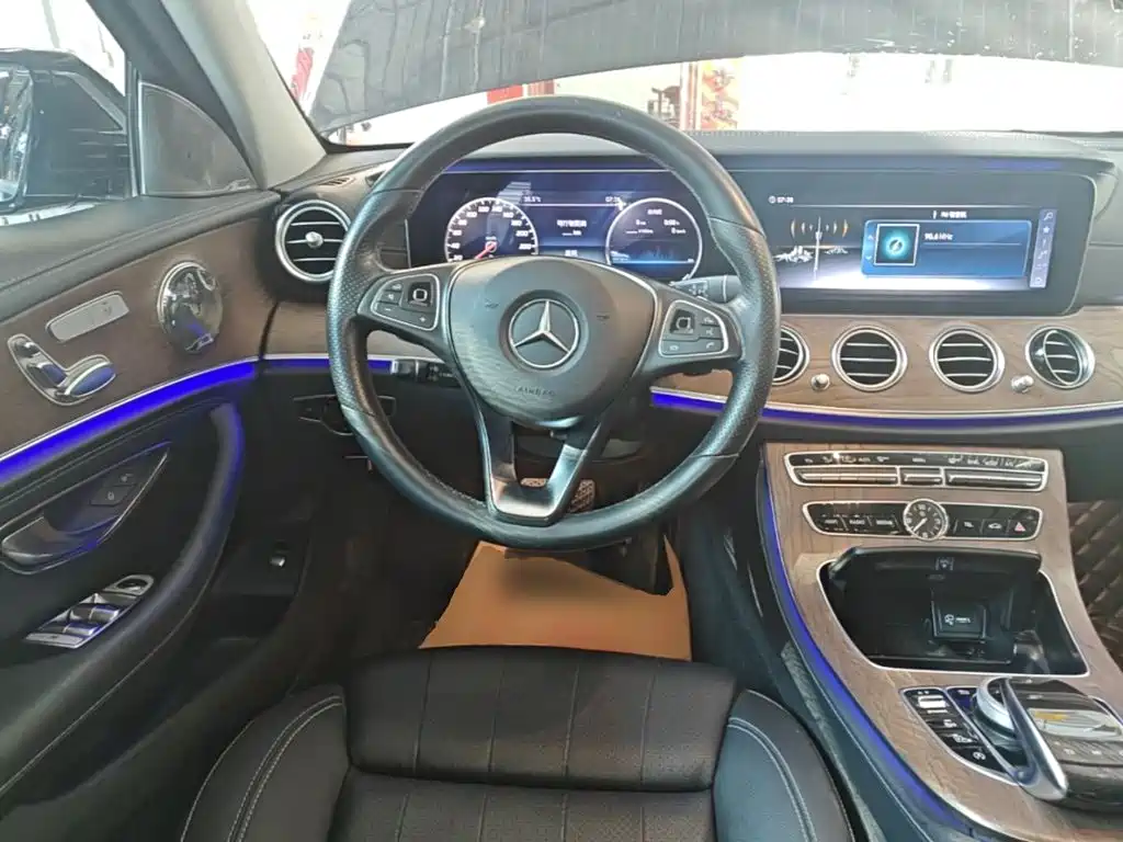 Mercedes-Benz E-Class — миниатюра 11