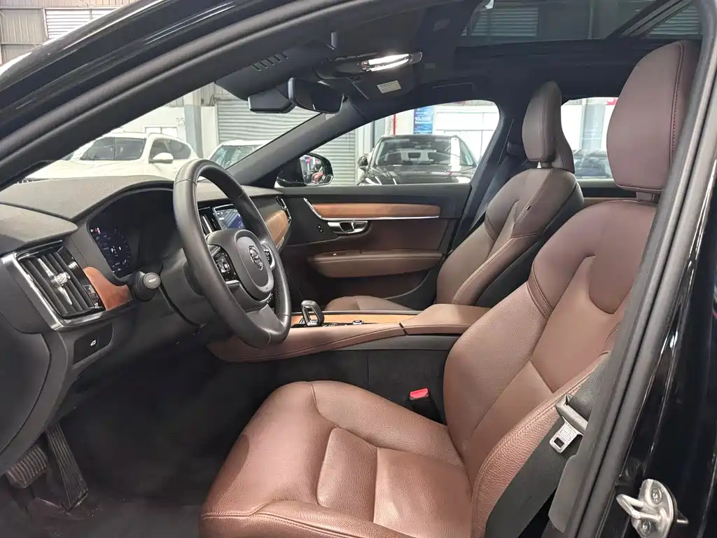 Volvo S90 — миниатюра 8