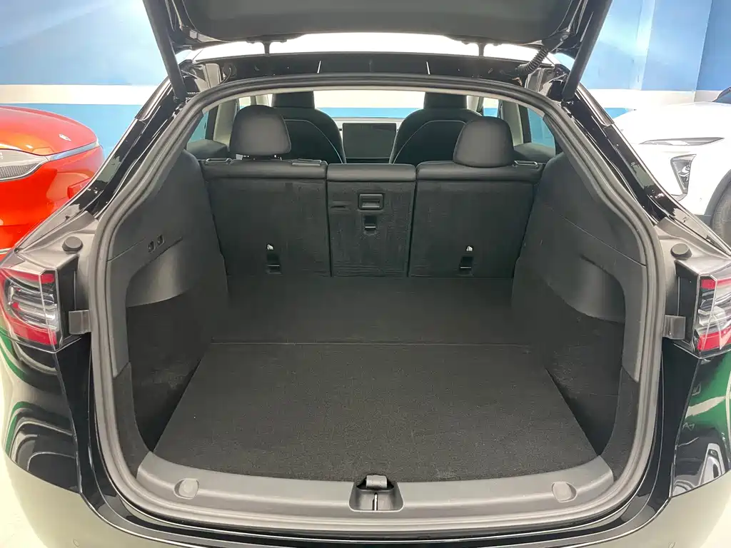 Tesla Model Y — миниатюра 22
