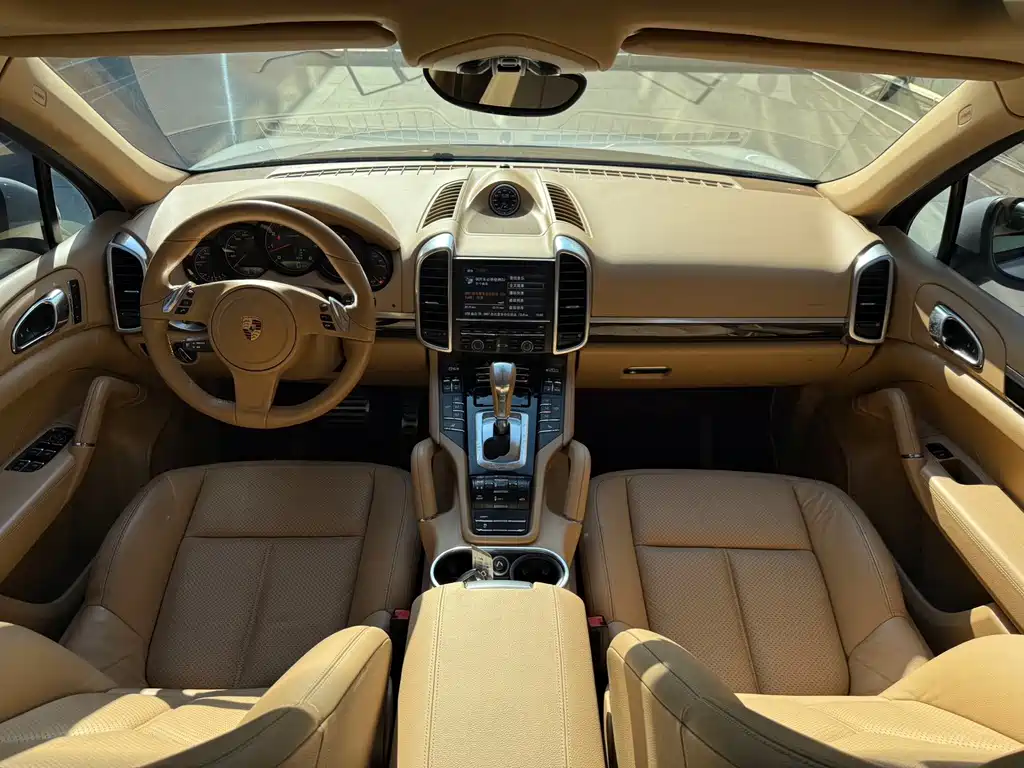 Porsche Cayenne — миниатюра 10