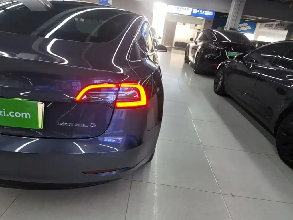 Tesla Model 3 — миниатюра 8