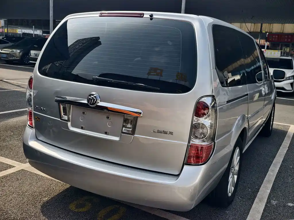 Buick GL8 — миниатюра 3