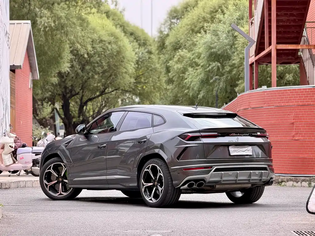 Lamborghini Urus — миниатюра 14