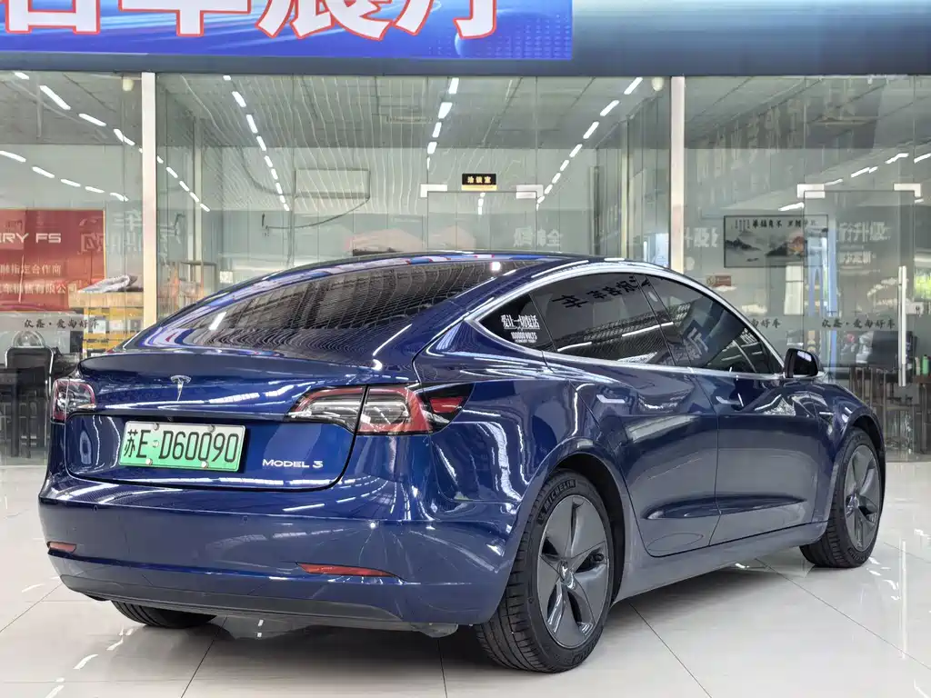 Tesla Model 3 — миниатюра 13