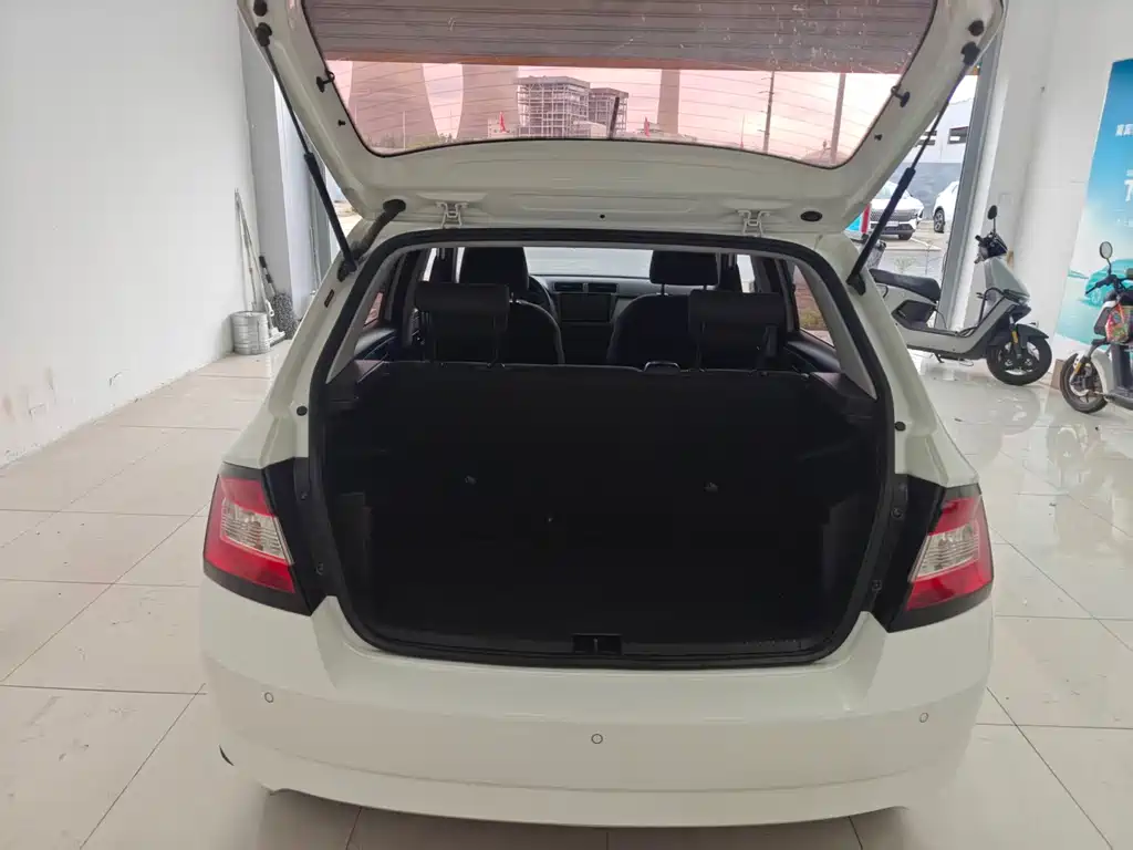 Skoda Fabia — миниатюра 17