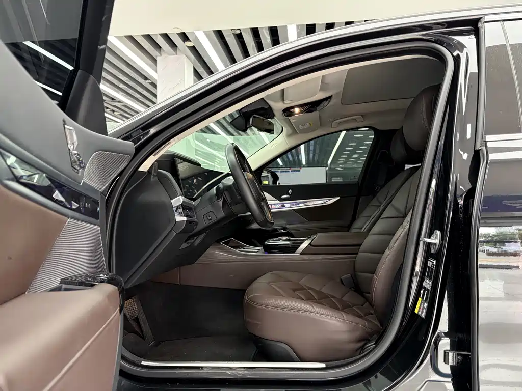 BMW i7 — миниатюра 6