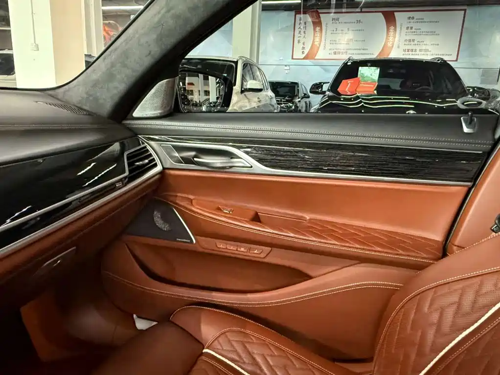 BMW 7 Series — миниатюра 25