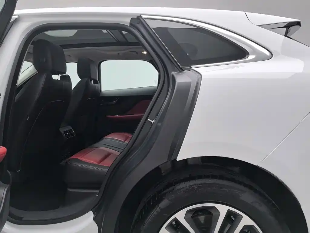 Jaguar F-PACE — миниатюра 15
