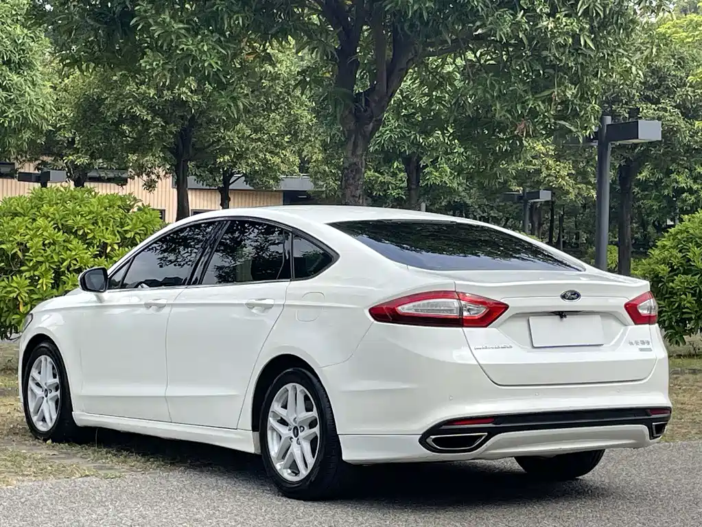 Ford Mondeo — миниатюра 8