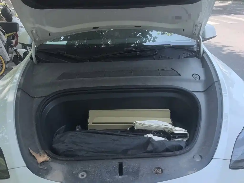 Tesla Model Y — миниатюра 11