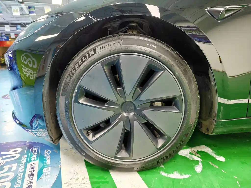 Tesla Model 3 — миниатюра 3