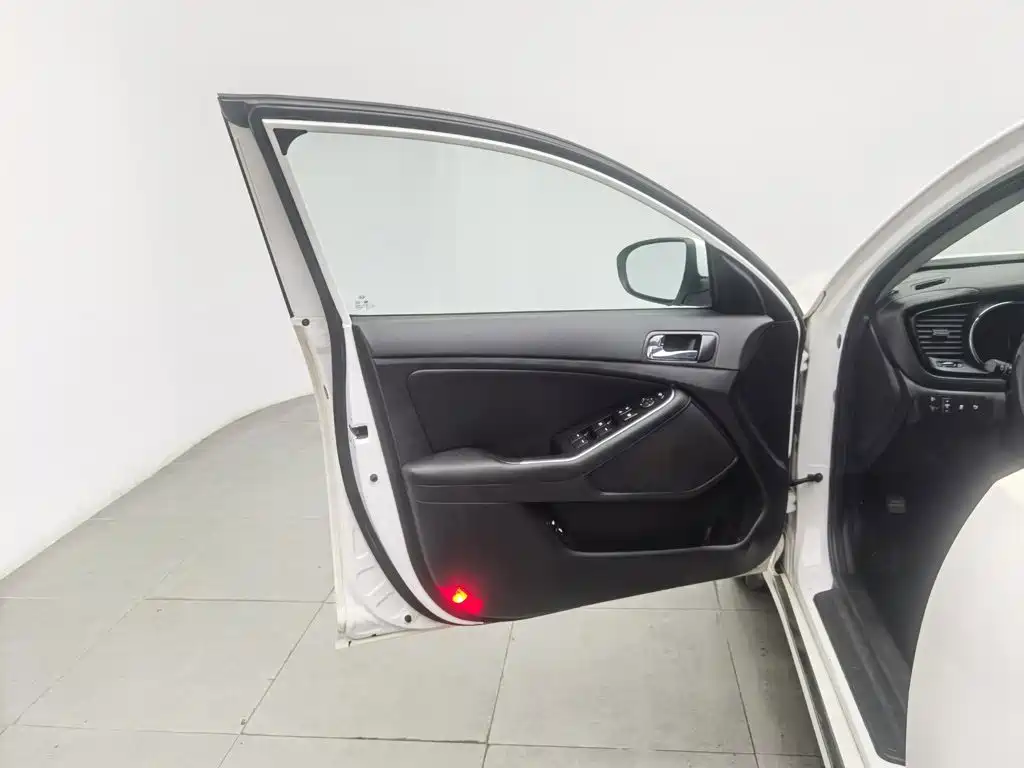 Kia K5 — миниатюра 8