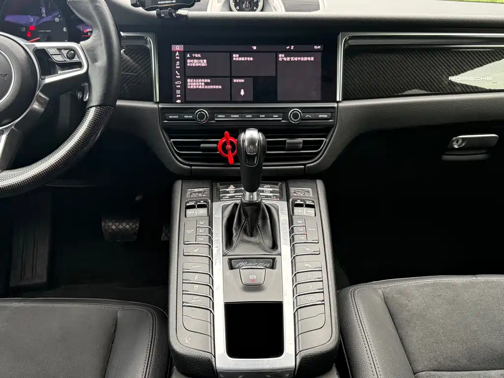 Porsche Macan — миниатюра 14