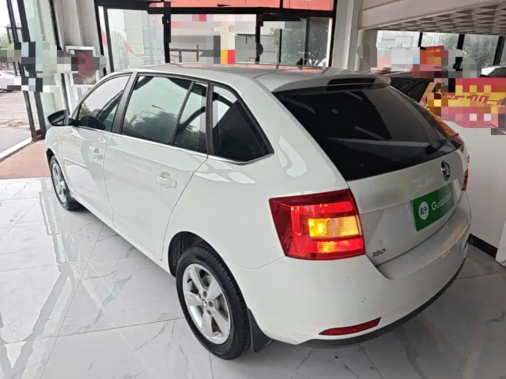 Skoda Rapid Spaceback — миниатюра 5
