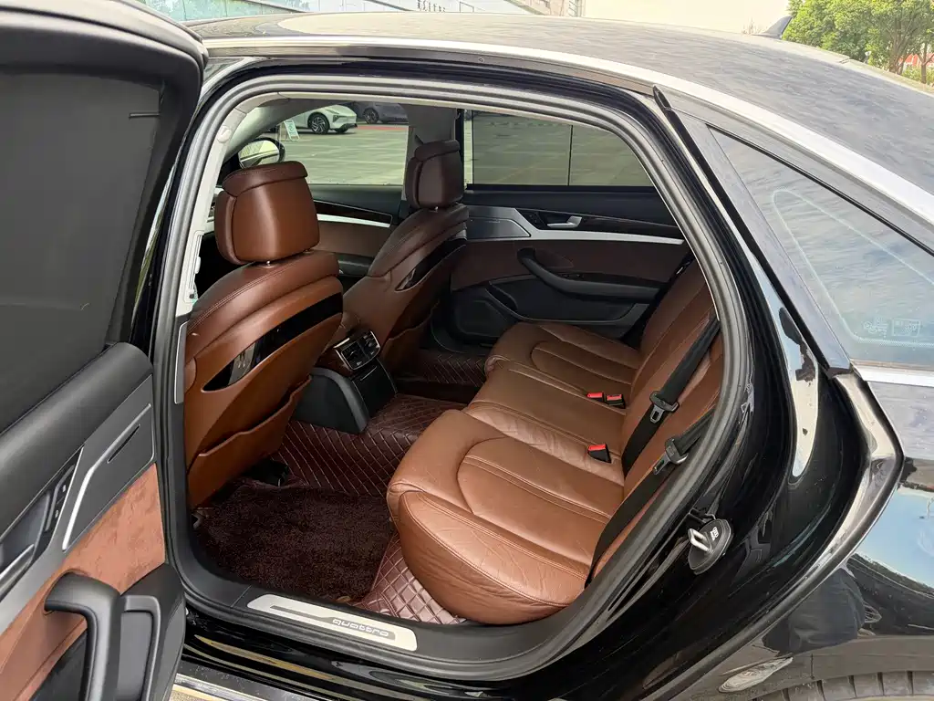 Audi A8 — миниатюра 5