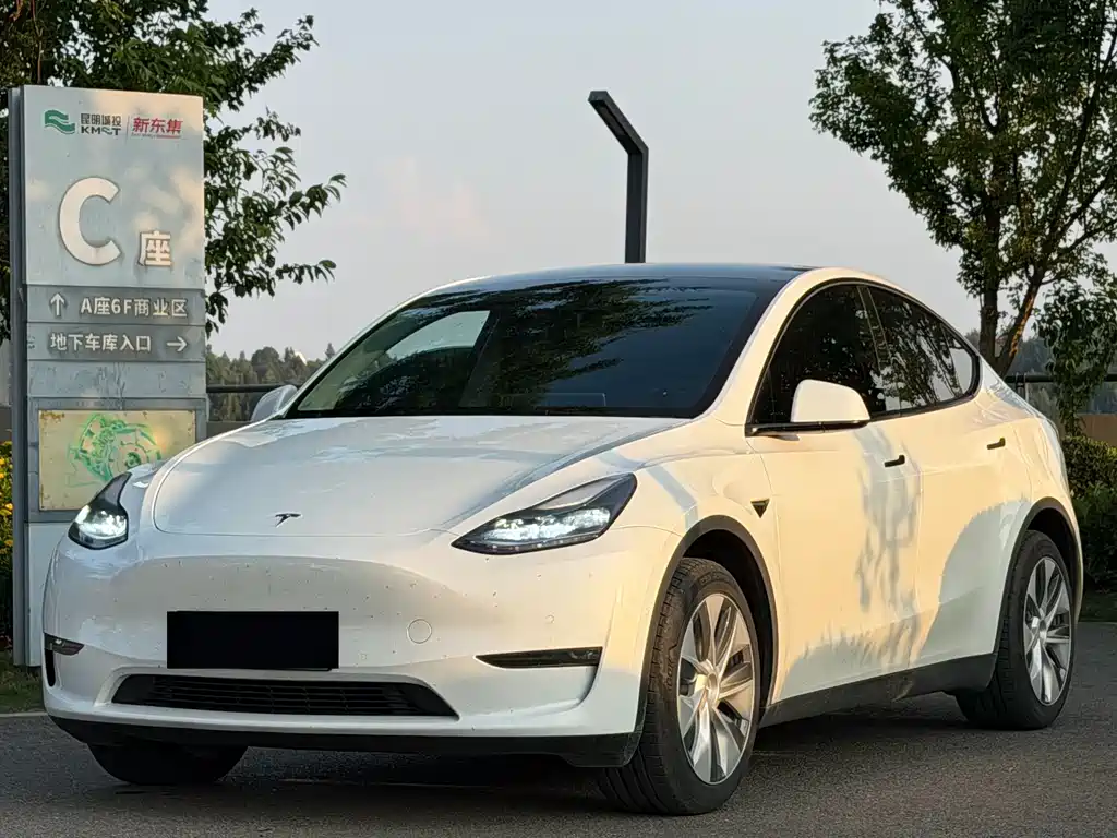 Tesla Model Y 2023
