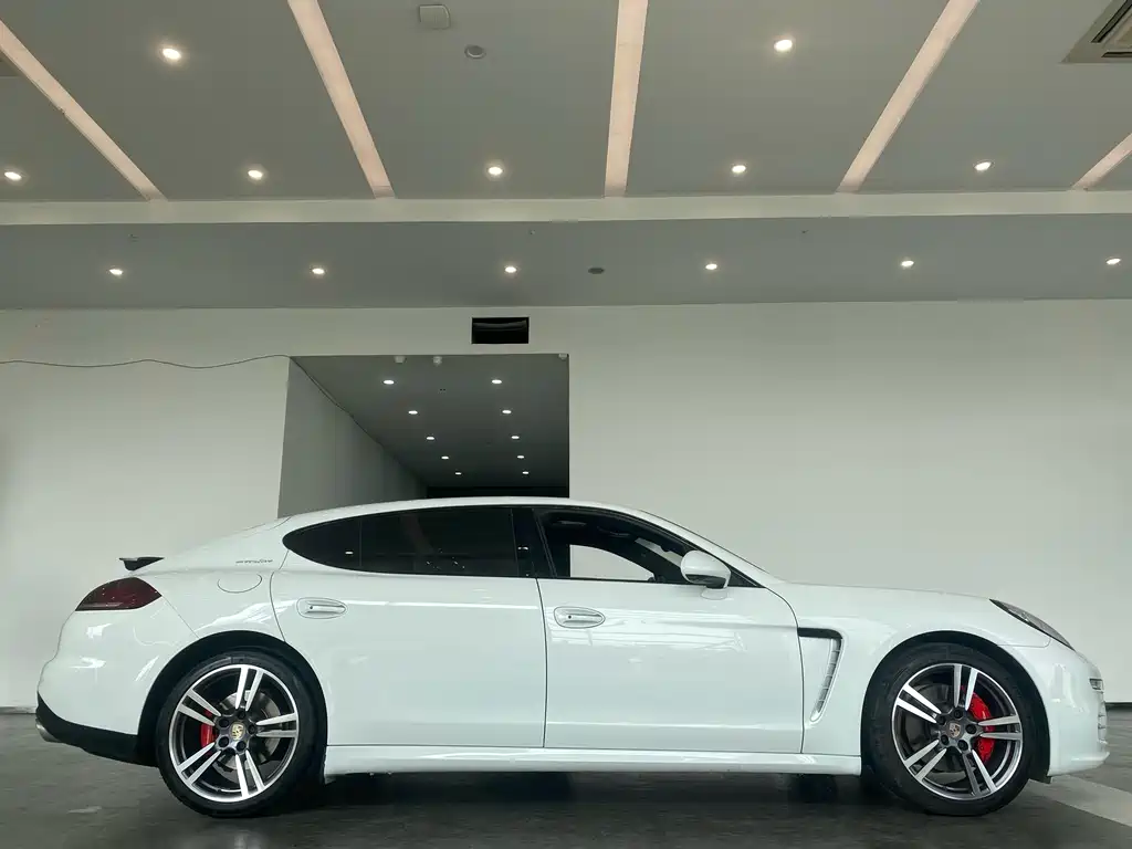 Porsche Panamera 2013 Panamera Platinum Edition 3.6L