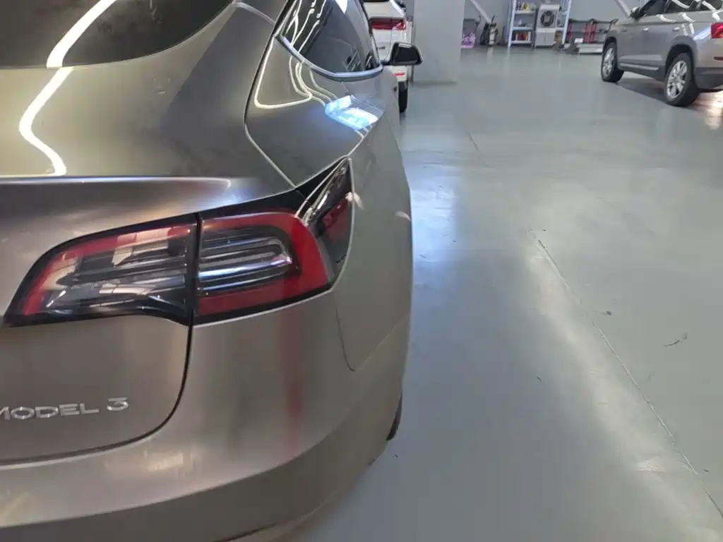 Tesla Model 3 — миниатюра 8